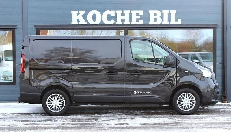 Begagnad Renault Trafic 120 HK (88 kW) 2016 Svart Minibuss