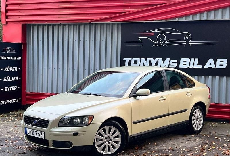 Ljusgrön Begagnad 2003 Volvo S40 Sedan | 36 900 kr (Marknadspris) - Bild 1/4