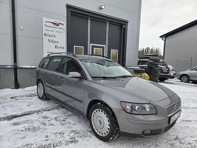 Begagnad Volvo V50 Kinetic 140 HK (102 kW) 2005 Grå Kombi