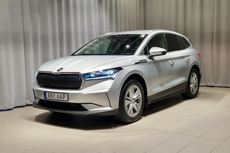 Silver Begagnad 2023 Skoda Enyaq iV SUV | 374 900 kr (Bra pris) - Bild 1/4