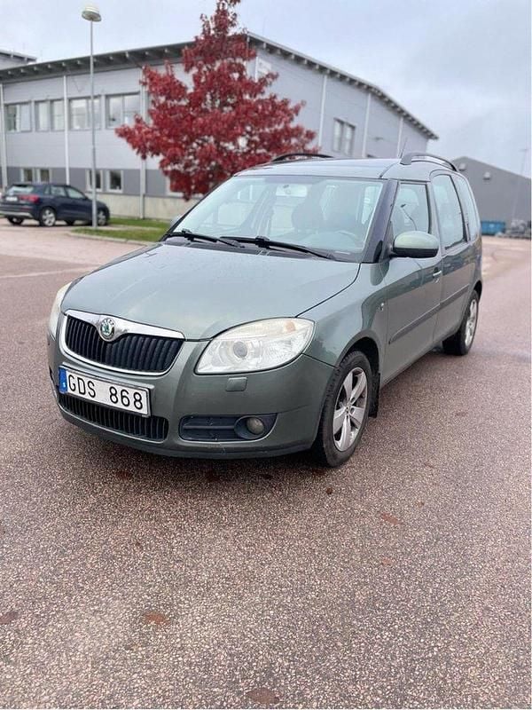 Grön Begagnad 2007 Skoda Roomster Minibuss | 17 500 kr (Marknadspris) - Bild 1/4