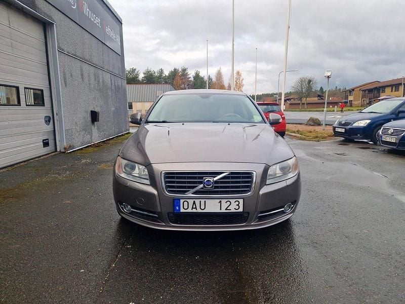Grå Begagnad 2006 Volvo S80 Momentum Sedan | 55 000 kr (Marknadspris) - Bild 1/4