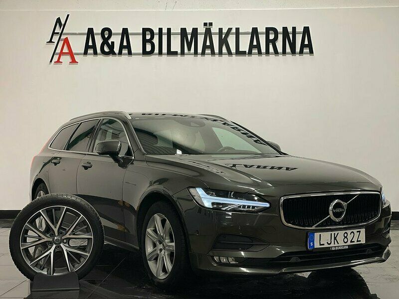 Begagnad Volvo V90 Momentum 150 HK (110 kW) 2019 Mörkgrå (grå) Kombi