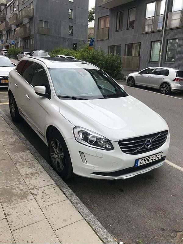 Vit Begagnad 2014 Volvo XC60 Summum SUV | 155 000 kr (Marknadspris) - Bild 1/4