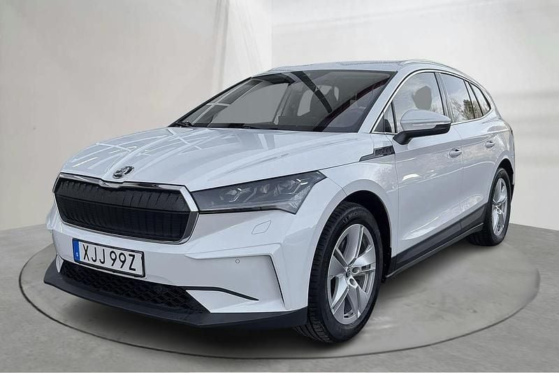 Vit Begagnad 2022 Skoda Enyaq iV Family SUV | 345 000 kr (Marknadspris) - Bild 1/4