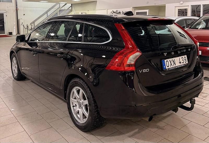 Begagnad Volvo V60 Momentum 150 HK (110 kW) 2010 Svart Kombi