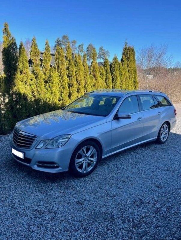 Silver Begagnad 2013 Mercedes E220 Kombi | 134 000 kr (Superpris) - Bild 1/4