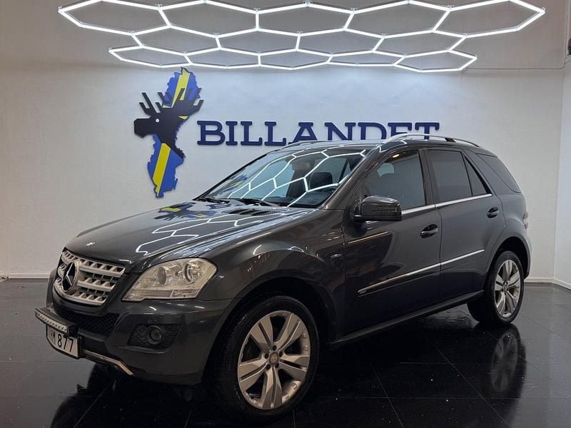 Grå Begagnad 2011 Mercedes ML300 SUV | 99 900 kr - Bild 1/4
