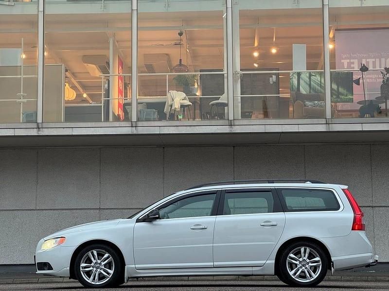 Begagnad Volvo V70 Momentum 163 HK (119 kW) 2013 Vit Kombi