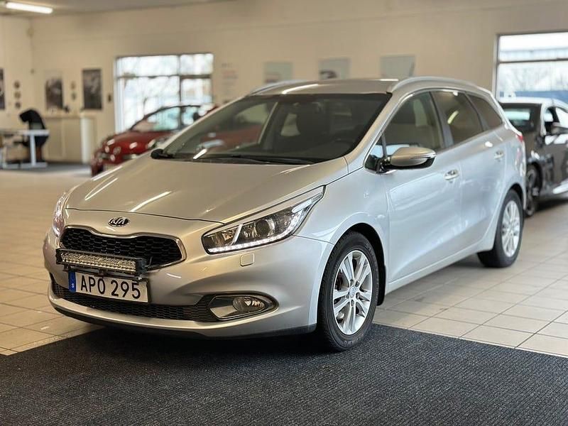 Begagnad Kia Ceed Sportswagon Comfort 128 HK (94 kW) 2014 Grå Kombi
