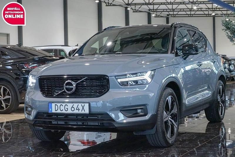 Grå Begagnad 2022 Volvo XC40 R-Design SUV | 404 500 kr (Dyr) - Bild 1/4