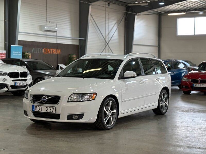 Vit Begagnad 2012 Volvo V50 Momentum Kombi | 69 900 kr (Marknadspris) - Bild 1/4