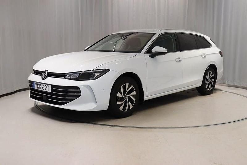 Begagnad VW Passat Business 150 HK (110 kW) 2024 Vit Kombi