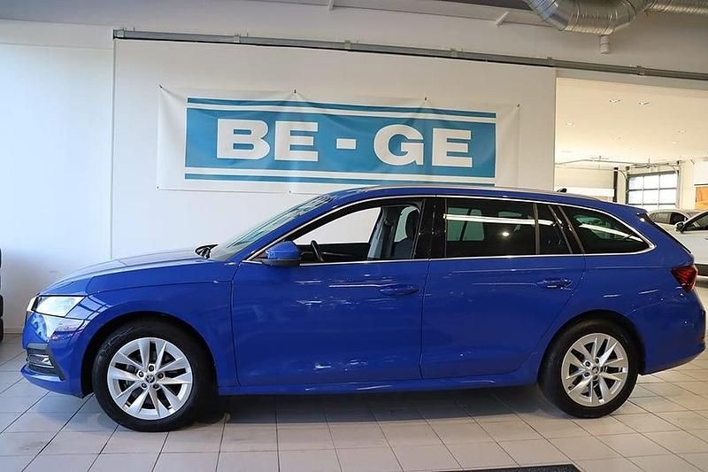 Begagnad Skoda Octavia 112 HK (82 kW) 2023 Blå Kombi