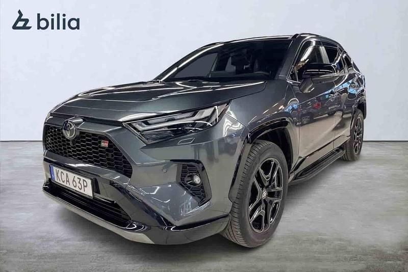 Mörkgrå Begagnad 2024 Toyota RAV4 Hybrid Sport SUV | 499 900 kr (Bra pris) - Bild 1/1