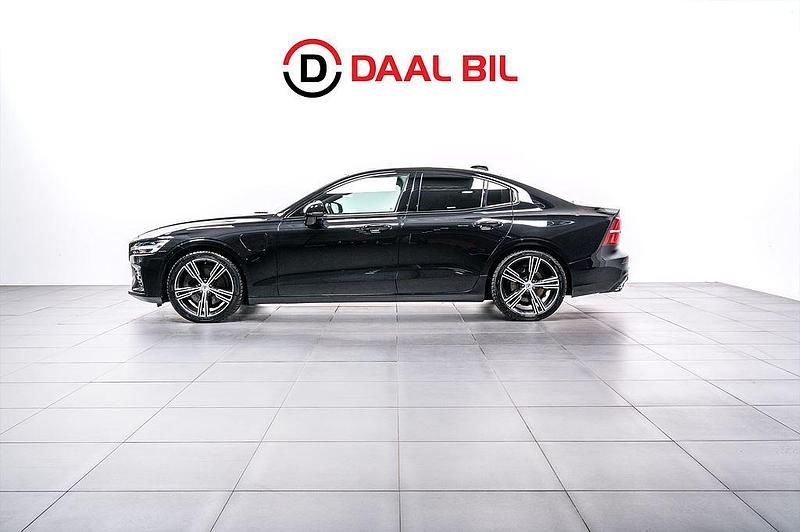 Svart Begagnad 2020 Volvo S60 R-Design Sedan | 334 700 kr (Marknadspris) - Bild 1/4