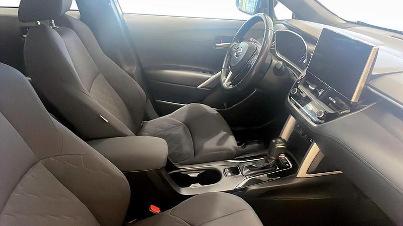Begagnad Toyota Corolla Cross 2023 Grå SUV