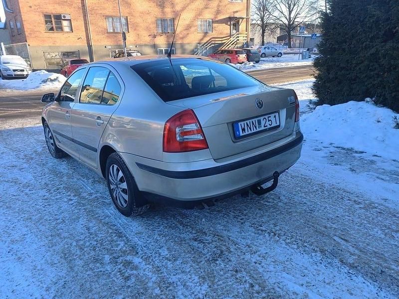 Begagnad Skoda Octavia 140 HK (102 kW) 2005 Brun