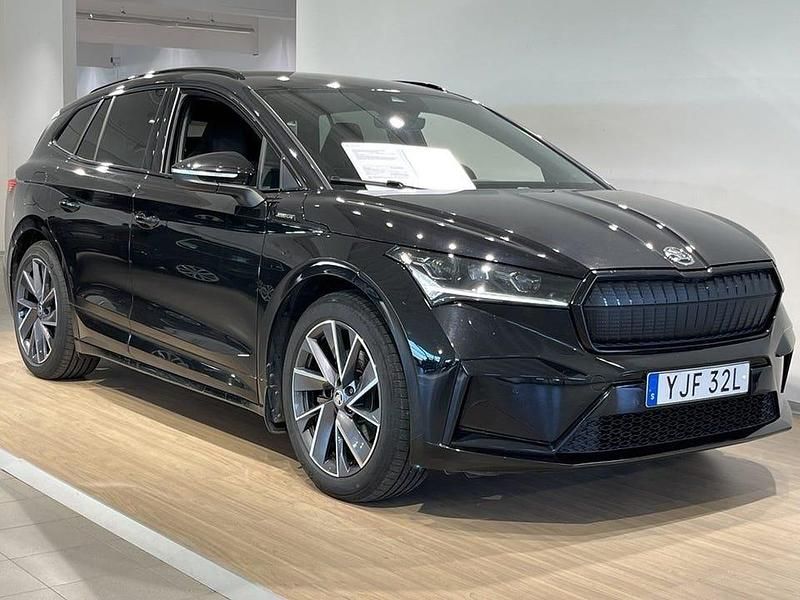 Black magic metallic Begagnad 2023 Skoda Enyaq iV SportLine SUV | 399 000 kr (Lite dyr) - Bild 1/4