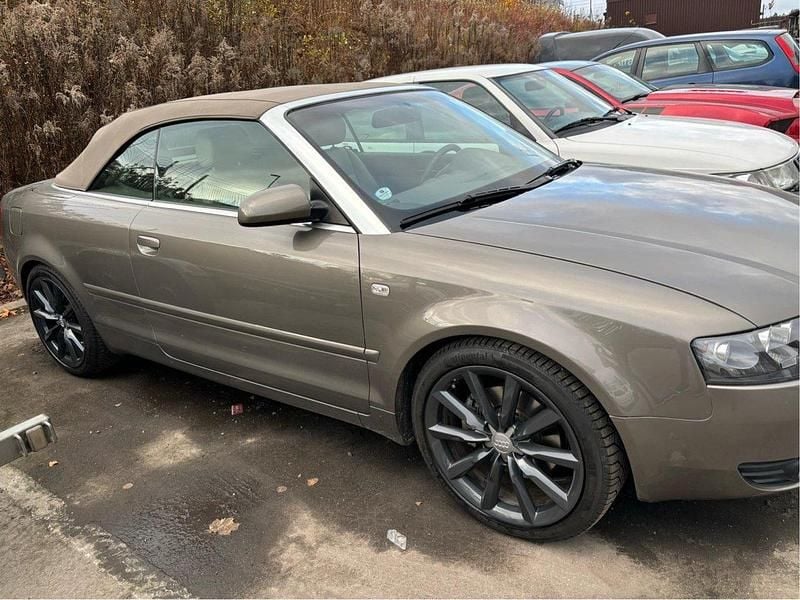 Brun Begagnad 2003 Audi A4 Cabriolet Premium Cab | 50 000 kr (Superpris) - Bild 1/4