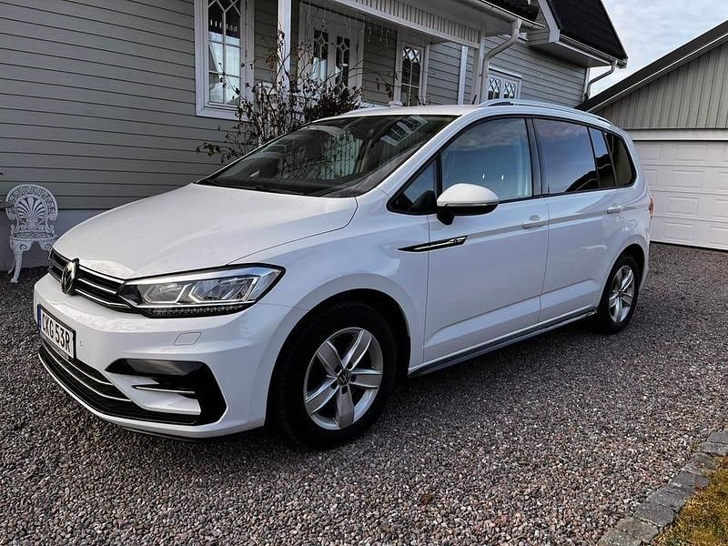 Begagnad VW Touran 150 HK (110 kW) 2020 Minibuss