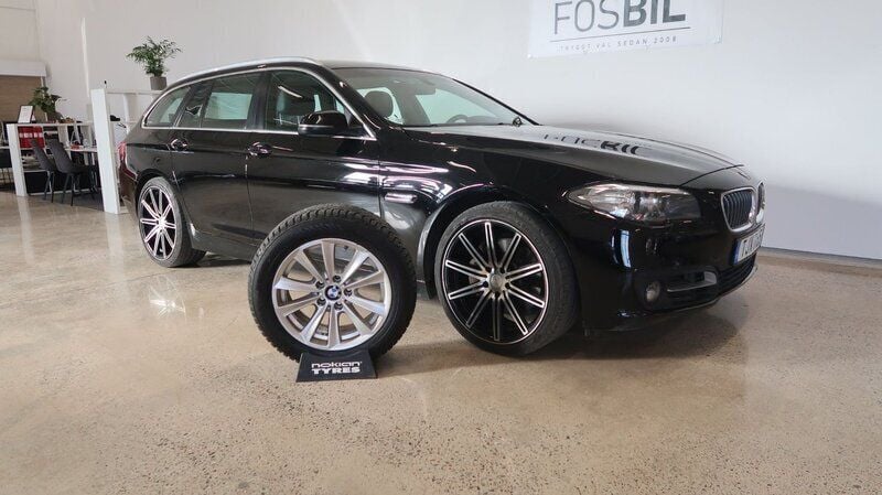 Svart Begagnad 2014 BMW 530 Kombi | 179 900 kr (Marknadspris) - Bild 1/3