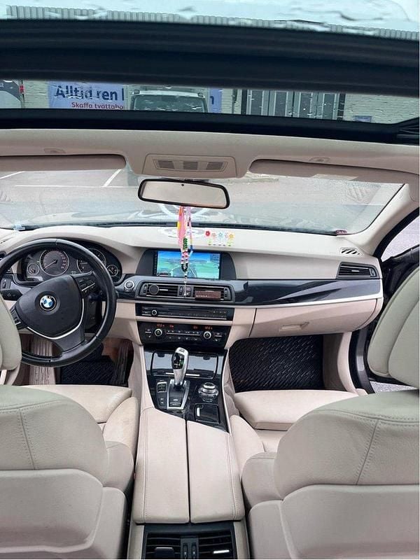 Brun Begagnad 2012 BMW 530 Kombi | 139 000 kr (Marknadspris) - Bild 1/4