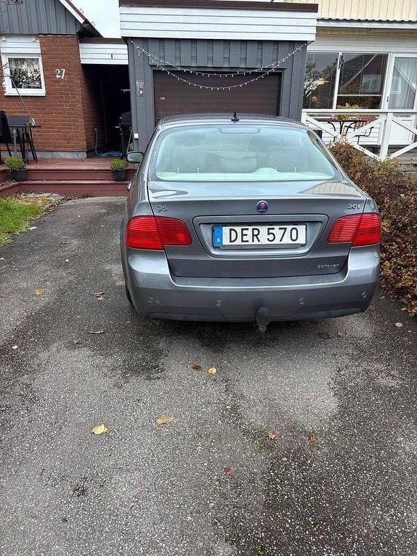 Brun Begagnad 2007 Saab 9-5 Linear Sedan | 26 900 kr (Marknadspris) - Bild 1/4