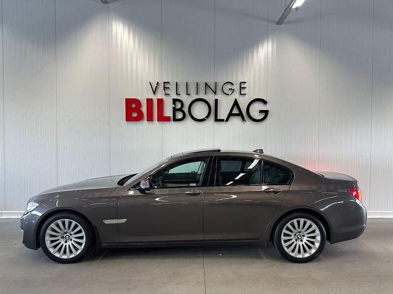 Brun Begagnad 2013 BMW 730 Sedan | 229 500 kr - Bild 1/4