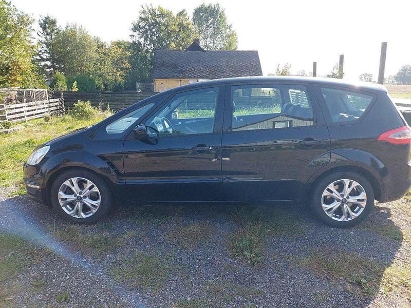 Svart Begagnad 2012 Ford S-MAX Sport Minibuss | 59 000 kr (Marknadspris) - Bild 1/4