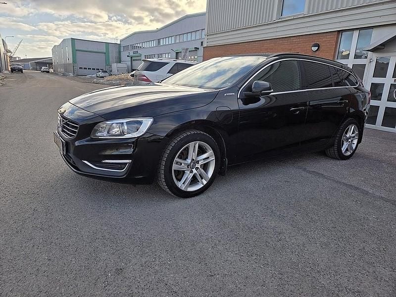 Begagnad Volvo V60 Momentum 231 HK (169 kW) 2017 Svart Kombi