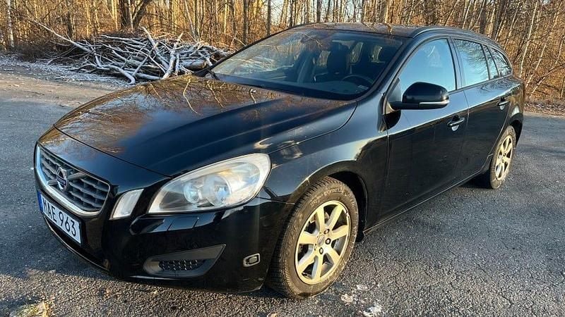 Begagnad 2013 Volvo V60 Kombi | 67 000 kr (Superpris) - Bild 1/4