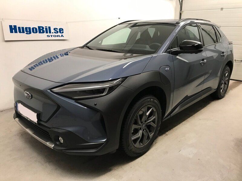 Grå Begagnad 2022 Subaru Solterra SUV | 459 500 kr (Marknadspris) - Bild 1/4