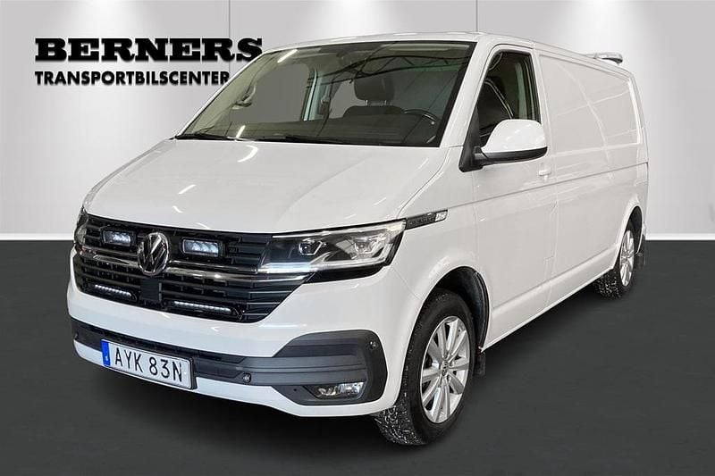 Vit Begagnad 2021 VW Transporter Van | 359 900 kr - Bild 1/4