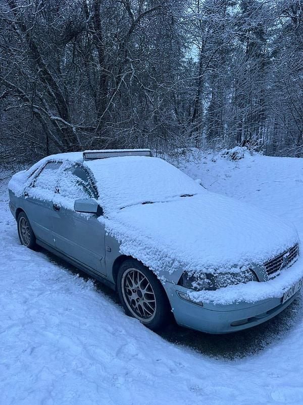 Begagnad 2004 Volvo S40 Sedan | 13 000 kr (Bra pris) - Bild 1/4