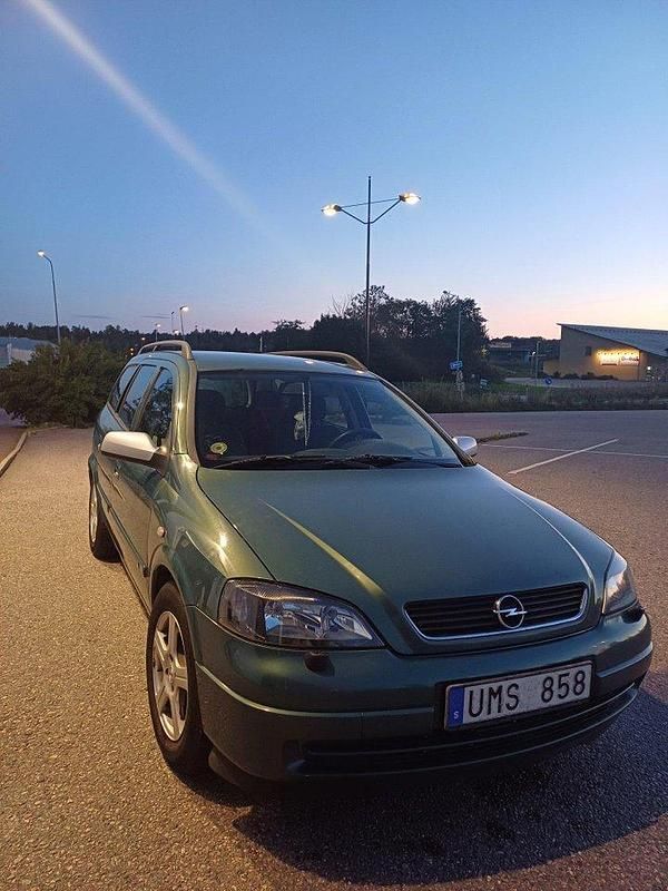 Grön Begagnad 2004 Opel Astra Kombi | 13 500 kr (Marknadspris) - Bild 1/4