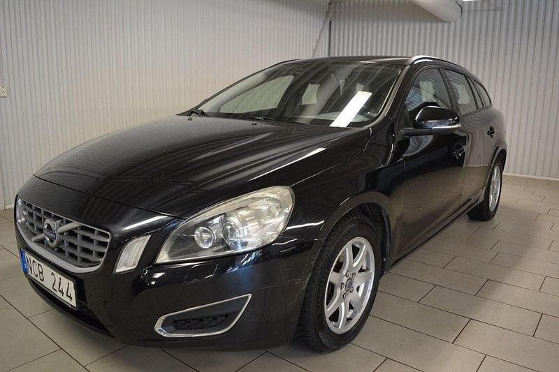 Svart Begagnad 2013 Volvo V60 Momentum Kombi | 69 000 kr (Superpris) - Bild 1/4