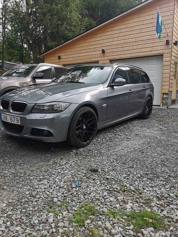 Begagnad 2011 BMW 320 Kombi | 90 000 kr (Marknadspris) - Bild 1/4