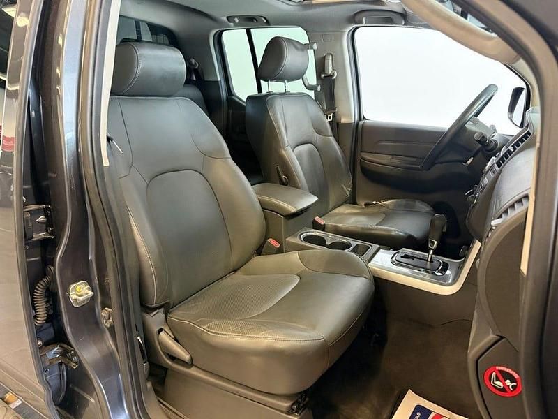 Begagnad Nissan Navara 232 HK (170 kW) 2014 Mörkgrå (grå) Pickup