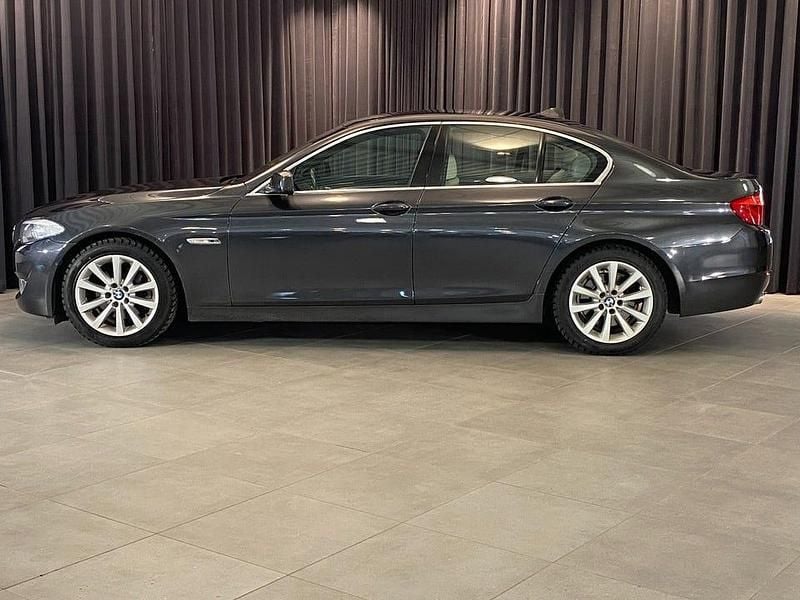 Begagnad BMW 523 204 HK (150 kW) 2010 Grå Sedan