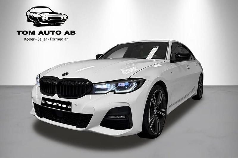 Vit Begagnad 2019 BMW 330 Sedan | 299 900 kr (Lite dyr) - Bild 1/4