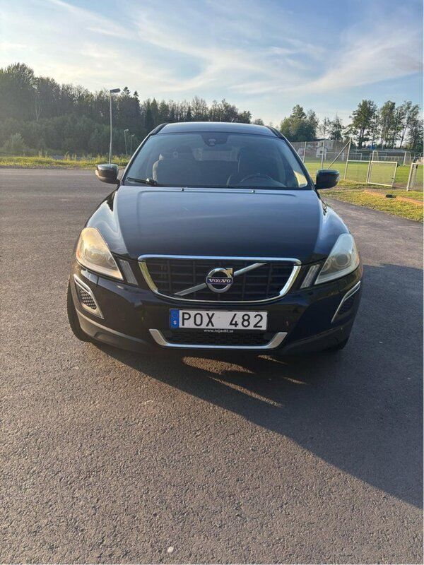 Svart Begagnad 2012 Volvo XC60 Momentum SUV | 95 000 kr (Bra pris) - Bild 1/4