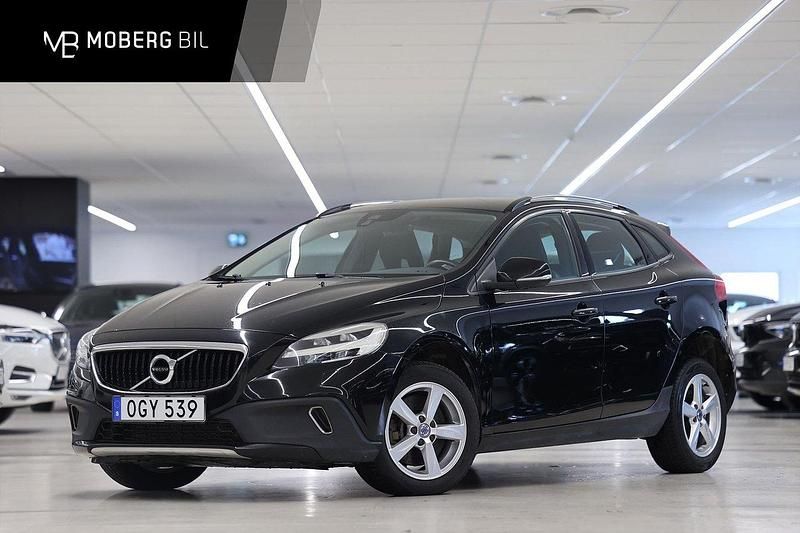 Svart Begagnad 2016 Volvo V40 CC Momentum Kombi | 134 900 kr (Marknadspris) - Bild 1/3