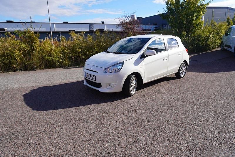 Vit Begagnad 2015 Mitsubishi Space Star Kombi | 67 900 kr (Bra pris) - Bild 1/4