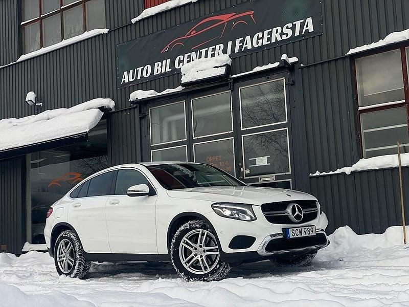 Vit Begagnad 2017 Mercedes GLC220 Sportkupé | 309 900 kr (Marknadspris) - Bild 1/4