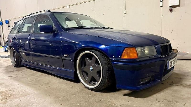 Begagnad BMW 328 M Sport 193 HK (141 kW) 1995 Blå Kombi