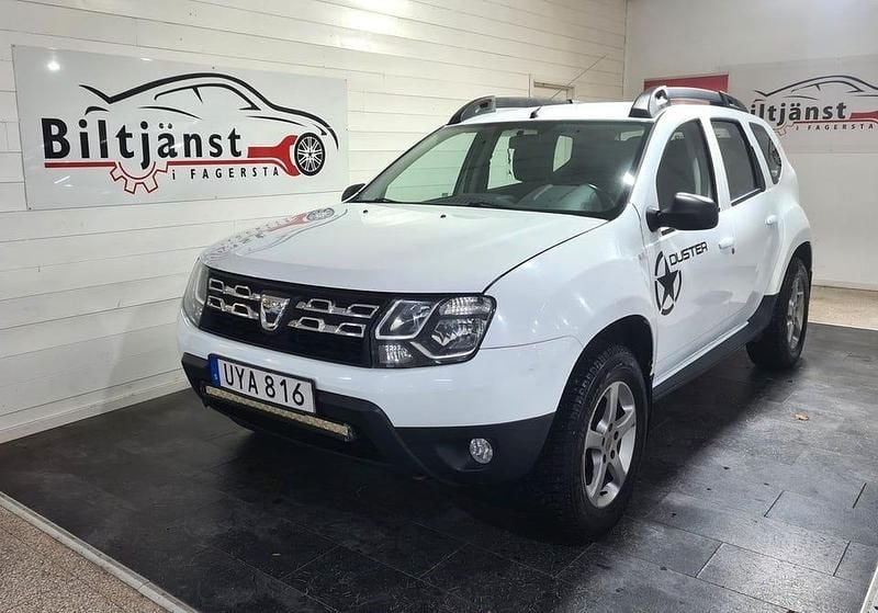 Vit Begagnad 2015 Dacia Duster SUV | 79 900 kr (Marknadspris) - Bild 1/4