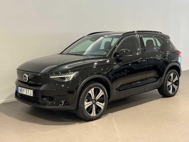 Svart Begagnad 2022 Volvo XC40 Core SUV | 324 500 kr - Bild 1/3