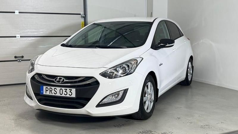 Vit Begagnad 2014 Hyundai i30 Halvkombi | 64 900 kr (Lite dyr) - Bild 1/4