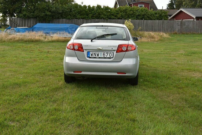 Begagnad Chevrolet Lacetti SE 96 HK (70 kW) 2005 Silver Halvkombi